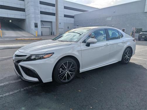 2024 Toyota Camry SE