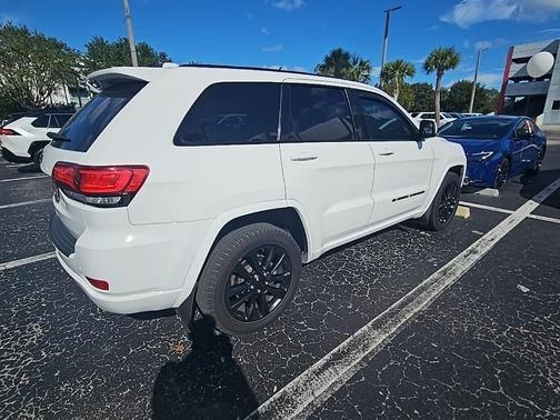 2022 Jeep Grand Cherokee Laredo