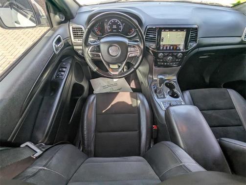 2022 Jeep Grand Cherokee Laredo