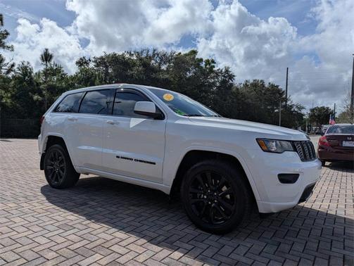 2022 Jeep Grand Cherokee Laredo