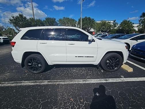 2022 Jeep Grand Cherokee Laredo