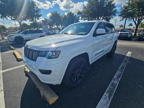2022 Jeep Grand Cherokee Laredo