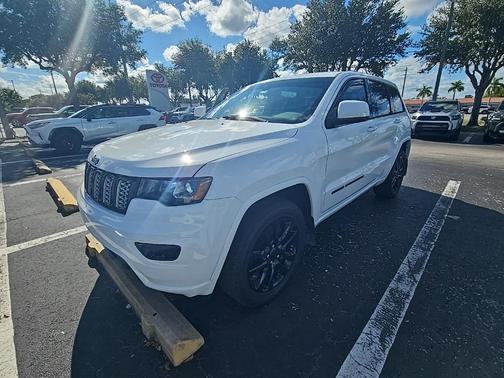 2022 Jeep Grand Cherokee Laredo