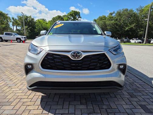 Celestial Silver Metallic 2024 Toyota Highlander XLE