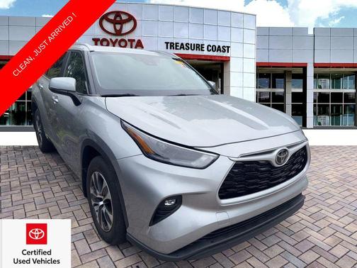 Celestial Silver Metallic 2024 Toyota Highlander XLE
