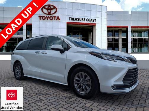2022 Toyota Sienna XLE 8 Passenger