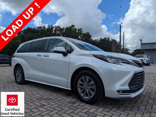 2022 Toyota Sienna XLE 8 Passenger