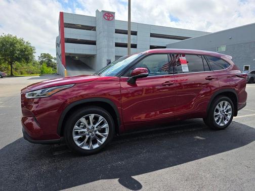 Ruby Flare Pearl 2026 Toyota Highlander Limited