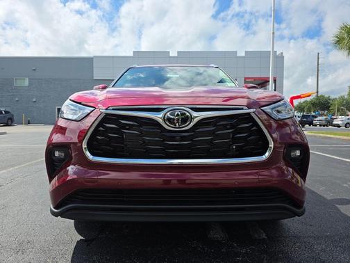 Ruby Flare Pearl 2026 Toyota Highlander Limited