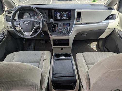 2017 Toyota Sienna LE