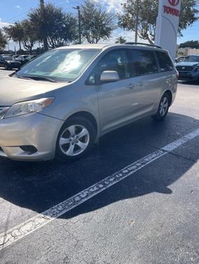 2017 Toyota Sienna LE