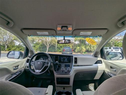 2017 Toyota Sienna LE