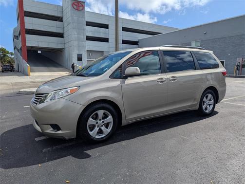 2017 Toyota Sienna LE