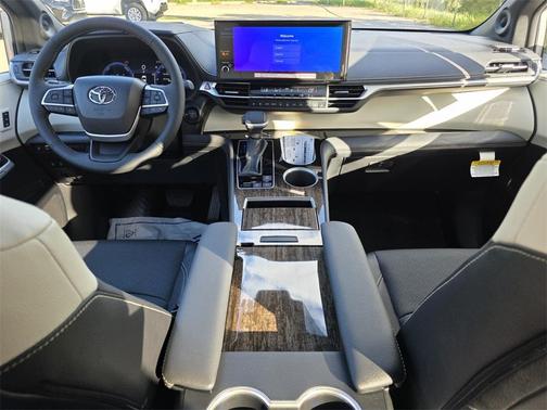 2025 Toyota Sienna Platinum