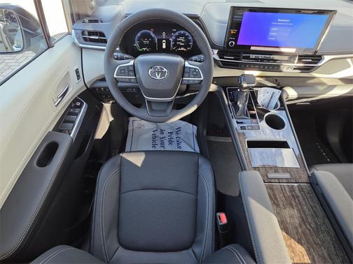 2025 Toyota Sienna Platinum