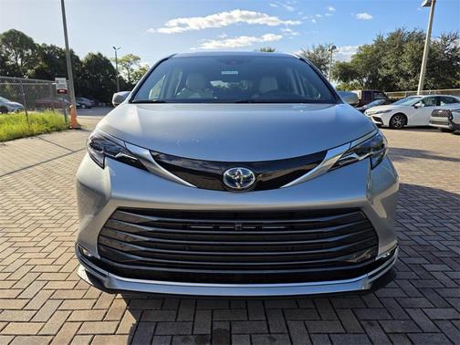 2025 Toyota Sienna Platinum