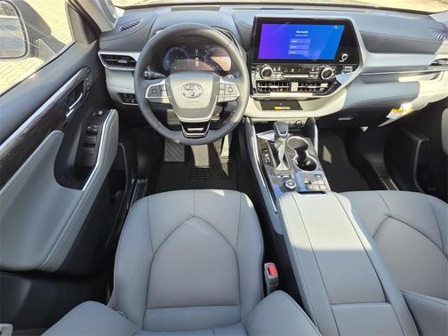 2026 Toyota Highlander Platinum