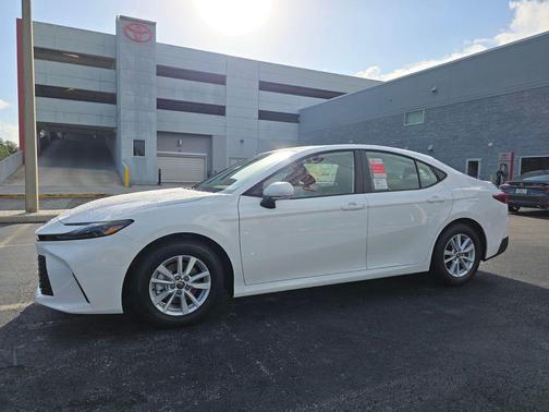 Ice Cap 2026 Toyota Camry LE