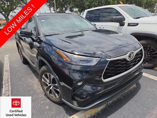 Midnight Black Metallic 2023 Toyota Highlander XLE