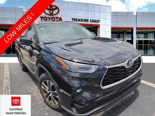Midnight Black Metallic 2023 Toyota Highlander XLE