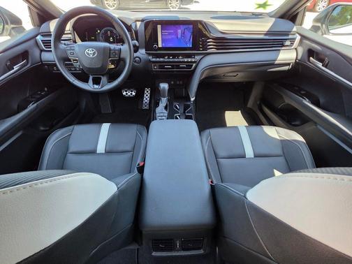 Ice Cap 2025 Toyota Camry SE