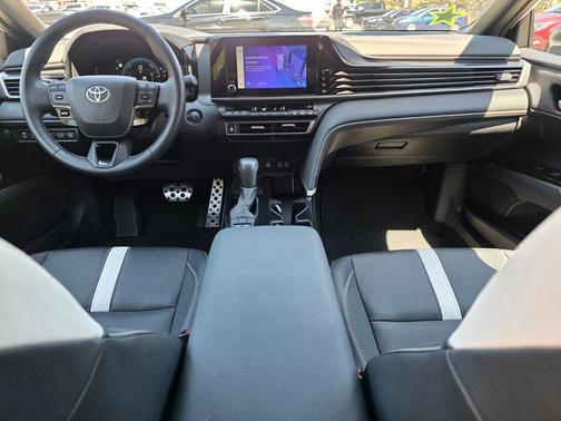 Ice Cap 2025 Toyota Camry SE