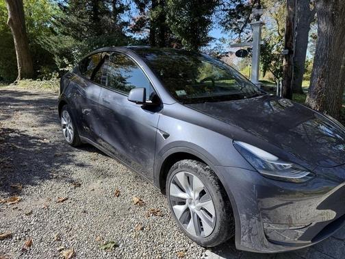 2023 Tesla Model Y Long Range Dual Motor All-Wheel Drive