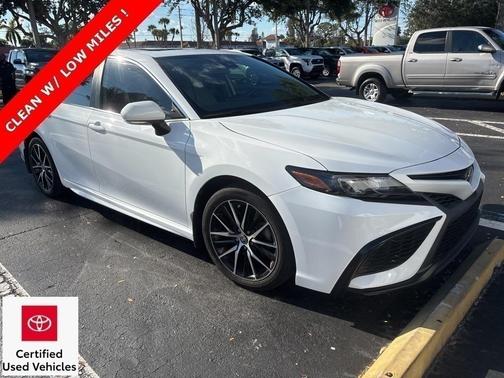 2022 Toyota Camry SE