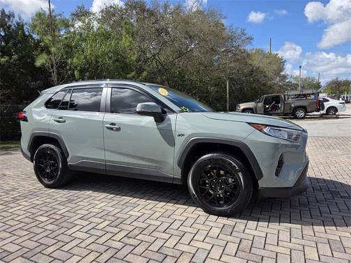 2020 Toyota RAV4 XLE