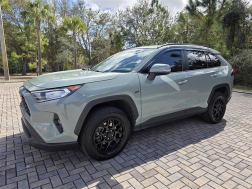 2020 Toyota RAV4 XLE