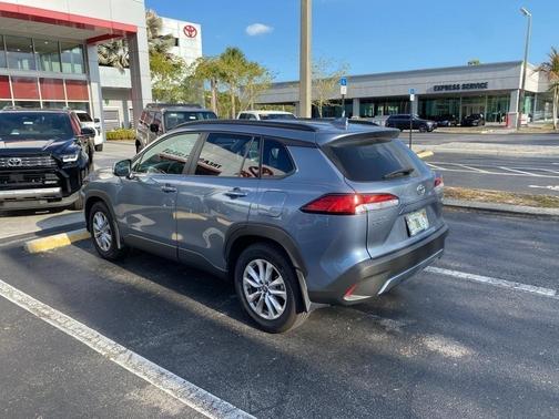 2024 Toyota Corolla Cross LE