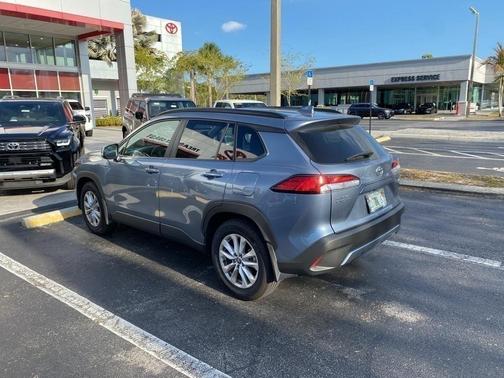 2024 Toyota Corolla Cross LE