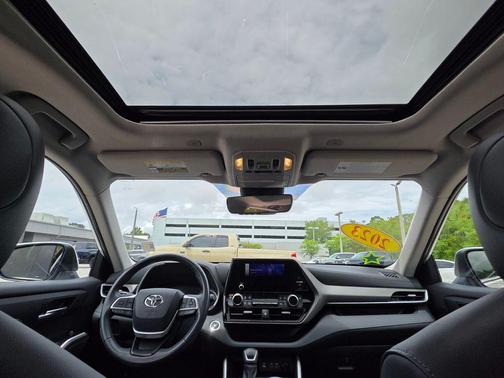 Wind Chill Pearl 2023 Toyota Highlander XLE