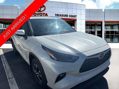 Wind Chill Pearl 2023 Toyota Highlander XLE