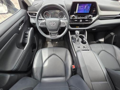 Wind Chill Pearl 2023 Toyota Highlander XLE