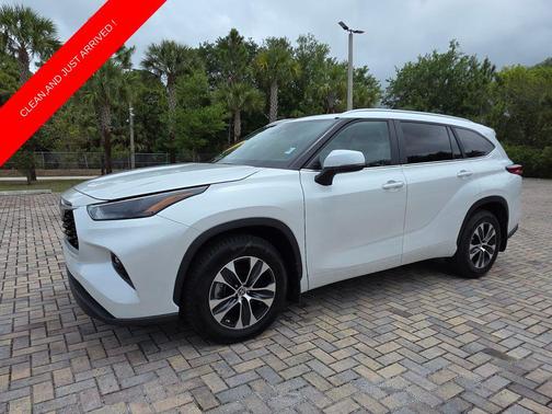 Wind Chill Pearl 2023 Toyota Highlander XLE