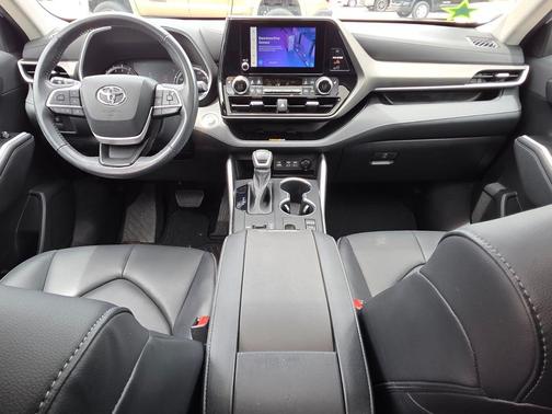 Wind Chill Pearl 2023 Toyota Highlander XLE