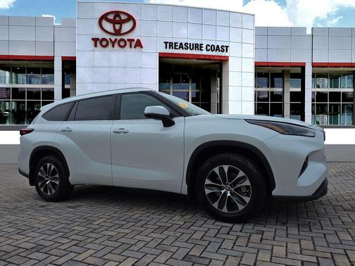 Wind Chill Pearl 2023 Toyota Highlander XLE
