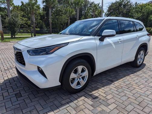 2022 Toyota Highlander LE