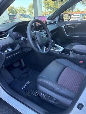 2025 Toyota RAV4 Hybrid SE