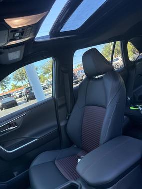 2025 Toyota RAV4 Hybrid SE