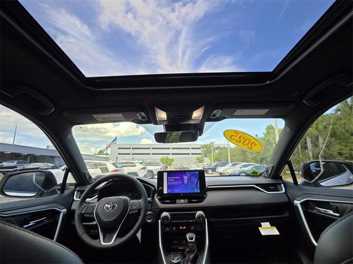 2025 Toyota RAV4 Hybrid SE