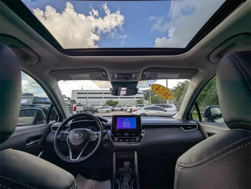 2024 Toyota Corolla Cross XLE