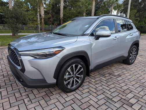 2024 Toyota Corolla Cross XLE