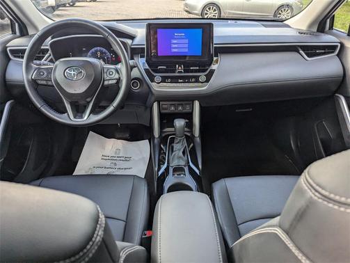 2024 Toyota Corolla Cross XLE