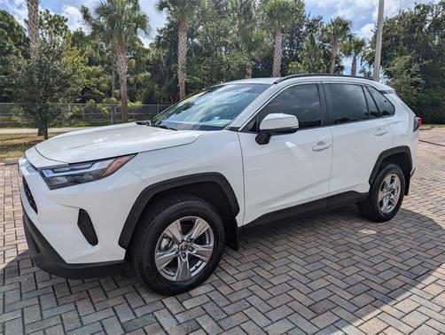 2025 Toyota RAV4 XLE