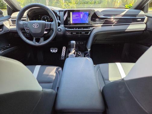 Ice Cap 2025 Toyota Camry SE