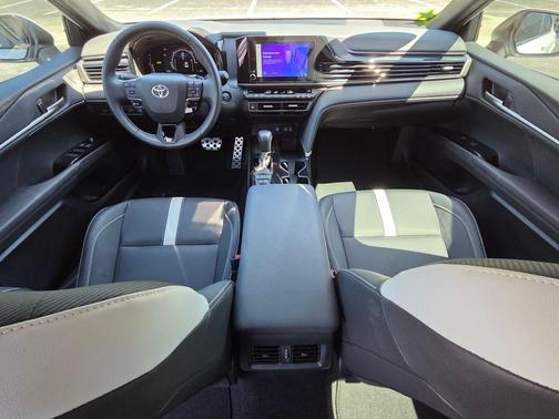 Ice Cap 2025 Toyota Camry SE