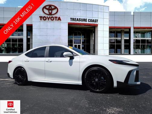 Ice Cap 2025 Toyota Camry SE
