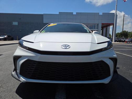 Ice Cap 2025 Toyota Camry SE